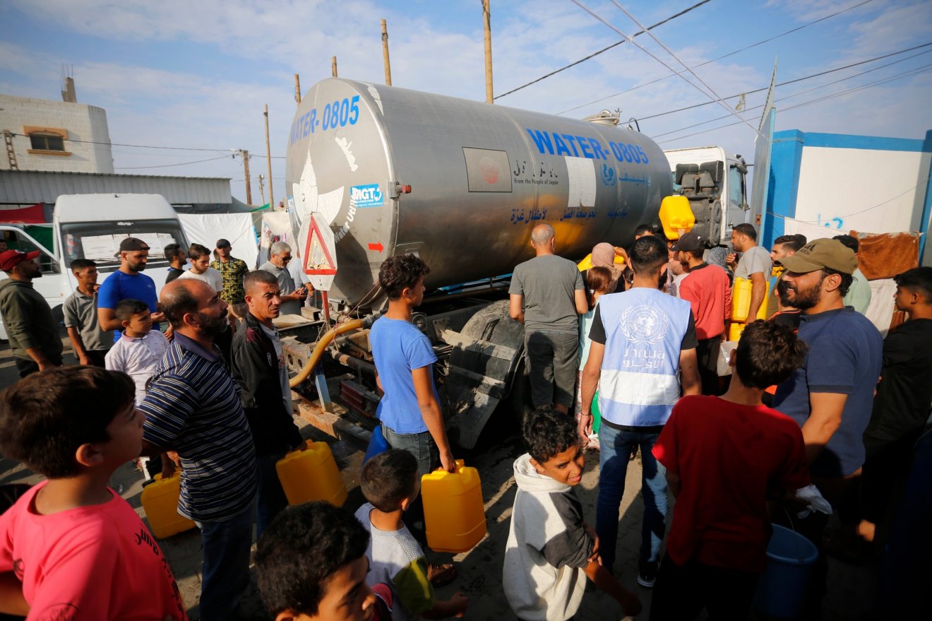 Fontos, hogy a humanitárius folyosón keresztül víz és élelmiszer jusson a lakossághoz •  Fotó: Facebook/UNRWA