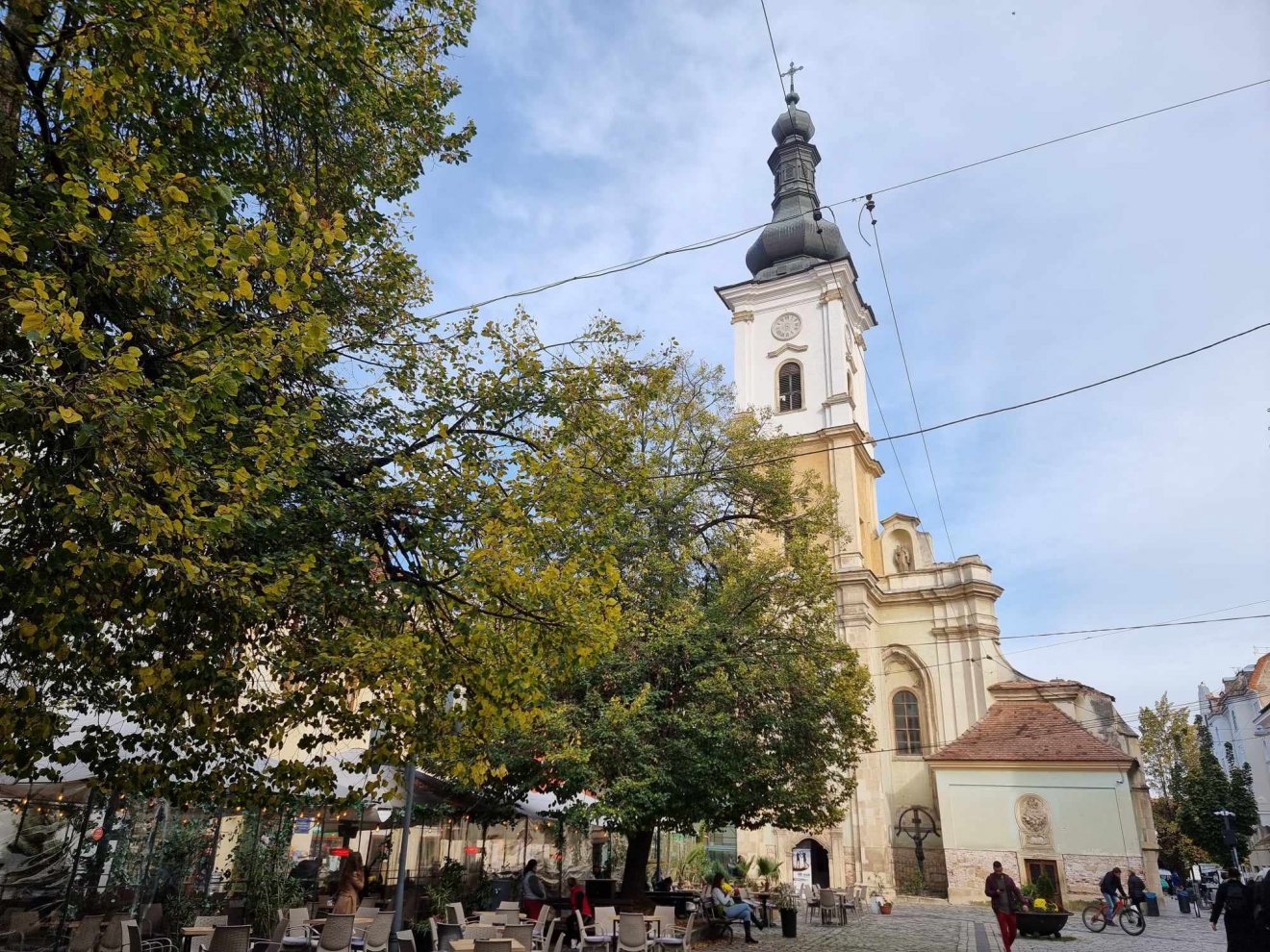 A Kolozsvár belvárosában található Karolina-teret is állandó jelleggel látogatják a turisták •  Fotó: Pantea Tibor