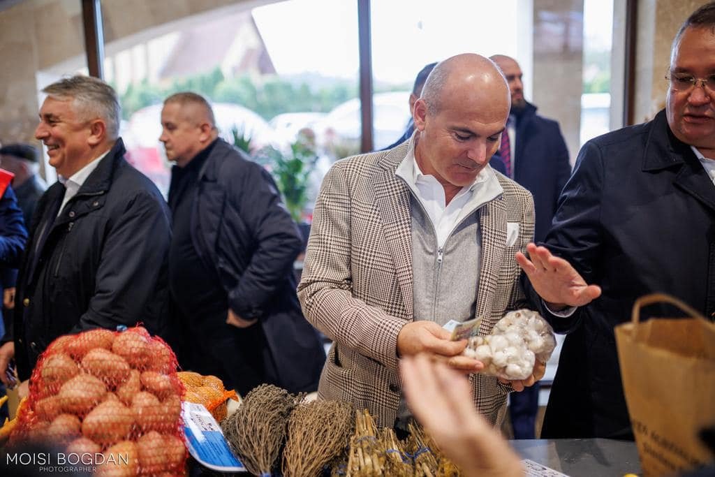 Nicolae Ciucă pártelnök (jobbra) nem kér belőle? •  Fotó: Facebook/Rares Bogdan