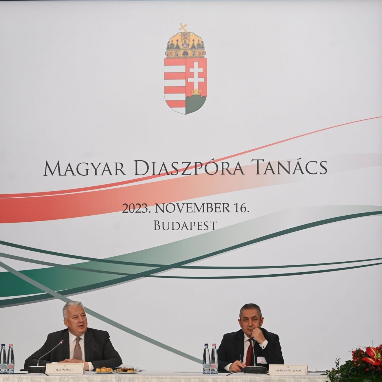 Semjén Zsolt miniszterelnök-helyettes  és Potápi Árpád János, a Miniszterelnökség nemzetpolitikáért felelős államtitkára •  Fotó: MTI/Máthé Zoltán