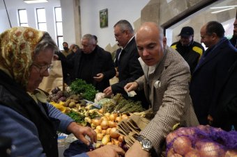 Rareș Bogdan 30 ezer eurós Rolexszel a karján tapogatta a nénik hagymáját a szilágysomlyói piacavatón