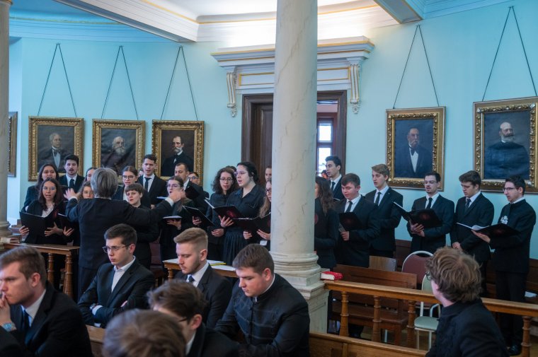 Nem pénzbeli, hanem másfajta gazdagságot ad a lelkészi hivatás – Kovács Sándor rektor a jubiláló protestáns teológiai intézetről