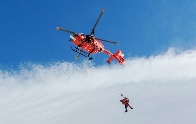 A SMURD vásárhelyi helikopterével mentettek ki két turistát a Bucsecs nehezen megközelíthető részéről