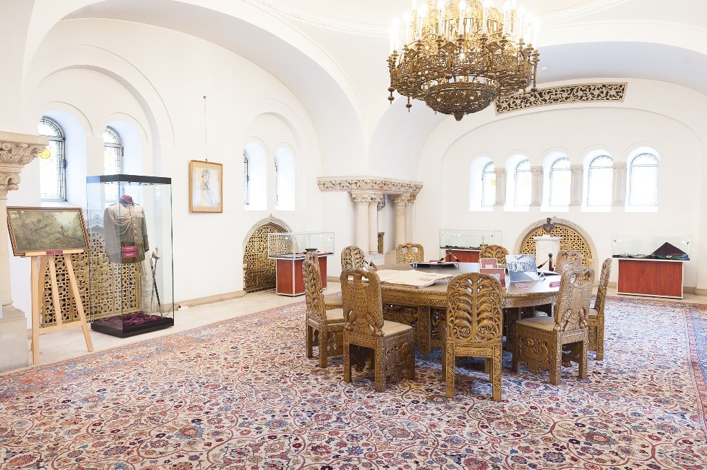 Az elnöki hivatalnak otthont adó Cotroceni-palota fehér terme •  Fotó: Presidency.ro