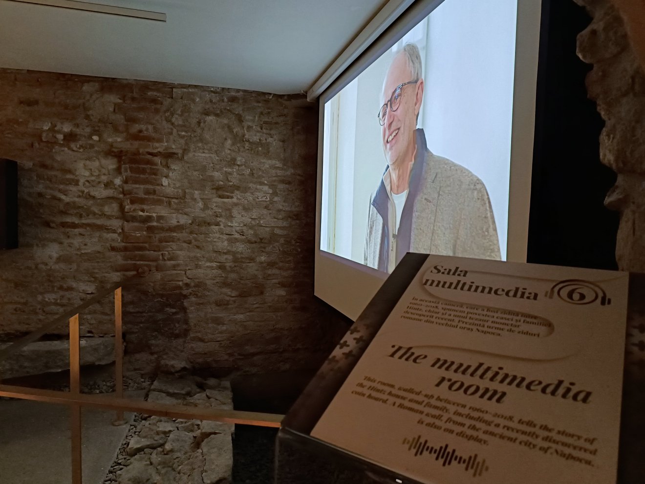 A kiállítást audiovizuális anyagok színesítik •  Fotó: Tóth Gödri Iringó
