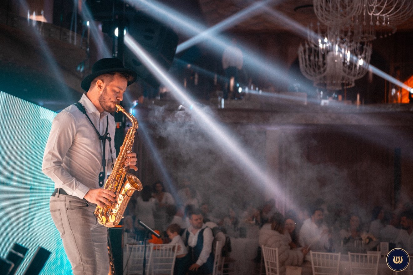 Miklós Roland közösségi oldalain követhetőek soron következő fellépései •  Fotó: Facebook/Wonderland Cluj Resort