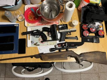 Magyarországi fegyveres hatalomátvételre készülő csoport tagjaira csapott le a rendőrség