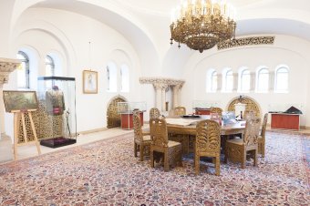 Maszáj pajzsot és értékes asztali órát is kapott ajándékba tavaly a román államfő