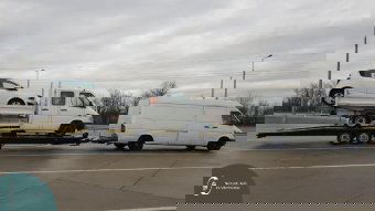 Jármű jármű hátán: két tonnát is meghaladó túlsúllyal közlekedő román furgon miatt bírságolt a NAV