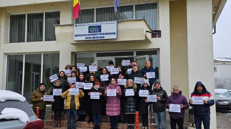 Nagyobb fizetésért tüntetnek a mezőgazdasági kifizetési ügynökség alkalmazottai