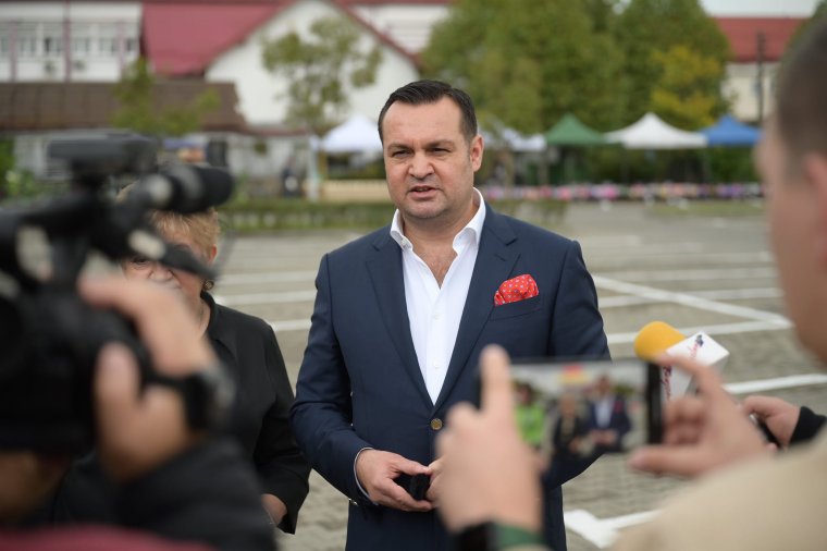 Rendőrök hozzák haza a külföldre szökött volt nagybányai polgármestert