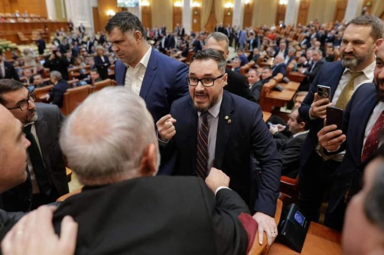 Magyarellenes uszítással mentegeti magát az RMDSZ-esekkel durva szóváltásba keveredő PSD-s képviselő