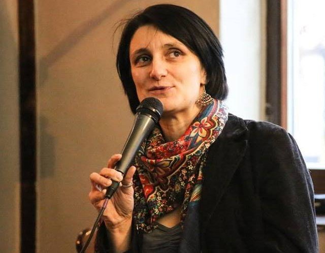 Parászka Boróka 14 évvel ezelőtt nőt vert meg az utcán, most mégis a Krónika újságíróját állítja be zaklatónak
