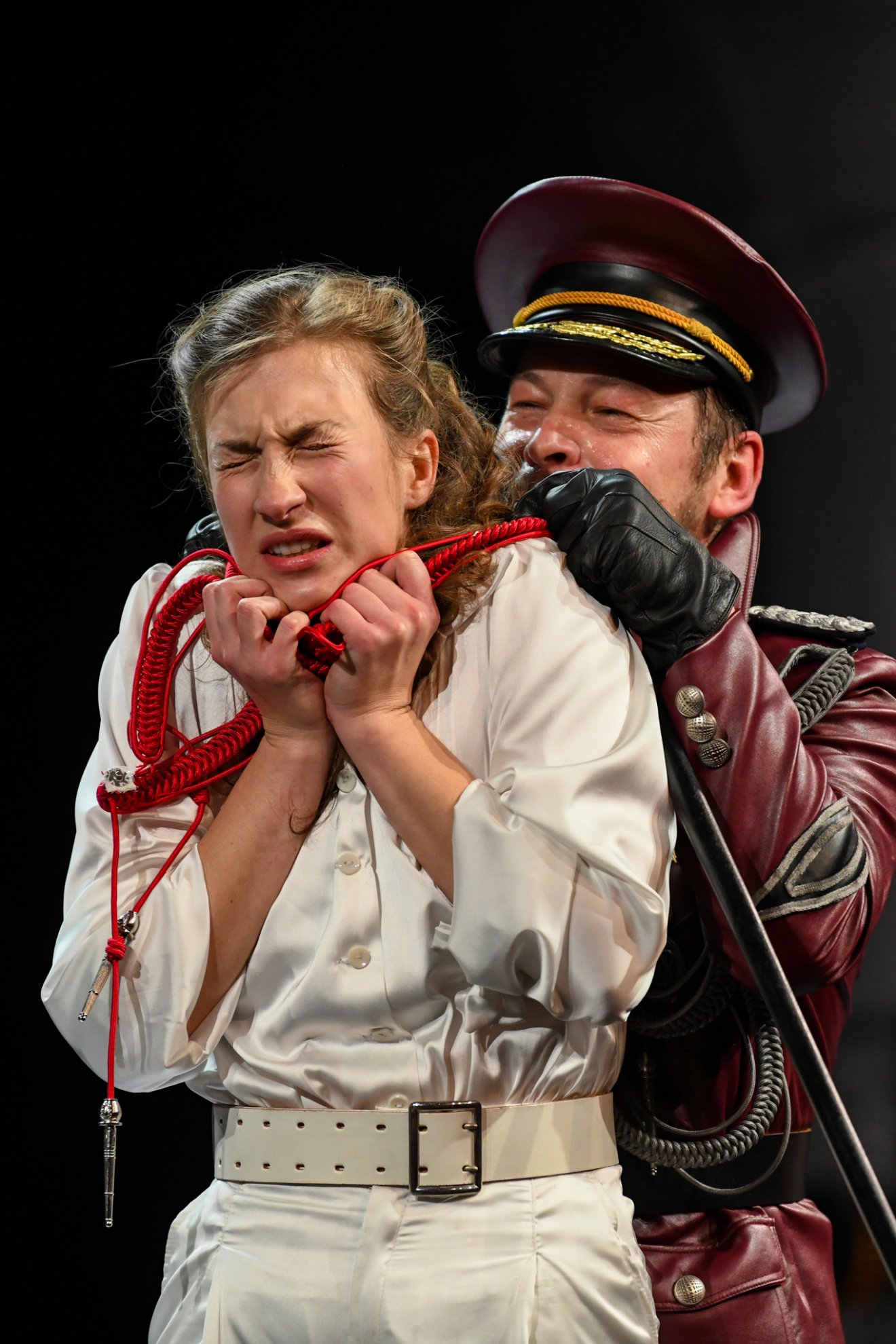 Alkméné szerepében Sosovicza Anna, Amphitryon szerepében Nagy Csongor Zsolt •  Fotó: Czinzel László/Harag György Társulat