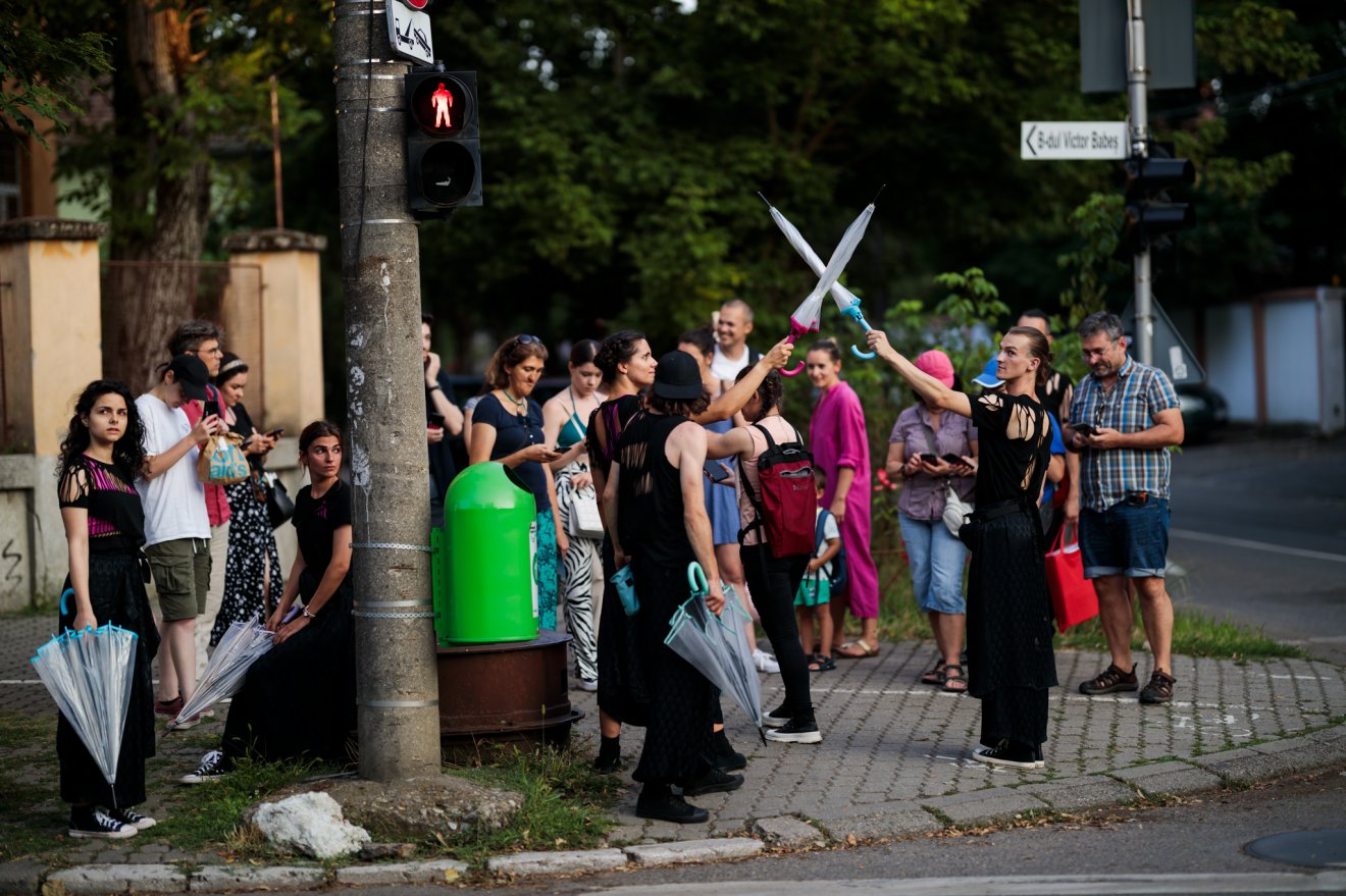 Party Erzsébetvárosban. Júliusban mutatta be a temesvári társulat A párhuzamos város című különleges előadást •  Fotó: temesvári Csiky Gergely Állami Magyar Színház