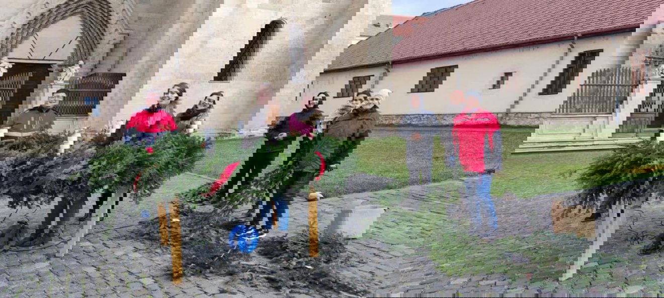 Az örökzöld ágak (leggyakrabban fenyő) a reményt és az életet, a gyertyák pedig a növekvő fényt, Jézus eljövetelének közeledtét jelképezik •  Fotó: Gyulafehérvári Római Katolikus Érsekség/Facebook