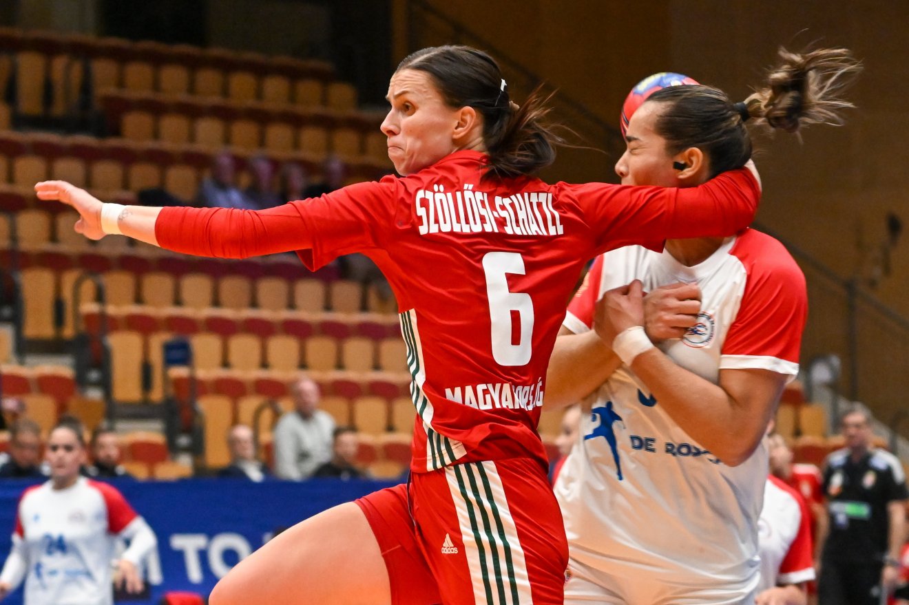 Szöllősi-Schatzl Nadine támadja a dél-amerikaiak kapuját •  Fotó: MTI/Illyés Tibor