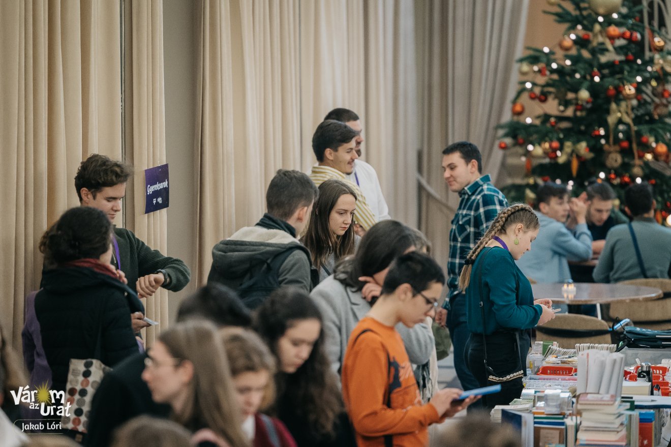 A kolozsvári helyszínen hagyományszerűen karácsonyi vásár és kávéház is várja az érdeklődőket •  Fotó: Várom az Urat/Jakab Lóri