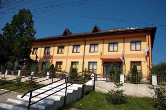 Nem akart elválni, megkéselte a feleségét egy moldvai férfi a községházán