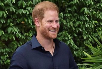 Jelentős kártérítésre köteleztek egy brit bulvárlapot Harry herceg telefonjának lehallgatása miatt