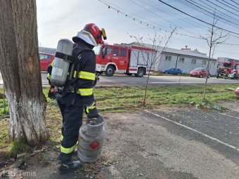 Négyen megsérültek, többtucatnyian kimenekültek tömbházukból egy Temes megyei gázpalackrobbanás miatt