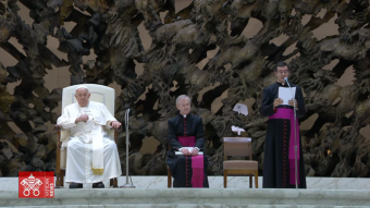 Még gyengélkedik Ferenc pápa, a szerdai audiencián is egy munkatársa olvasta fel a beszédét