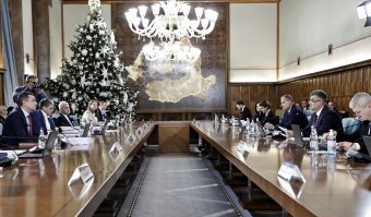 Gyorssegéllyel támogatja a román kormány az udvarhelyi tragédiában elhunyt fiú családját és a három sérült diáklányt