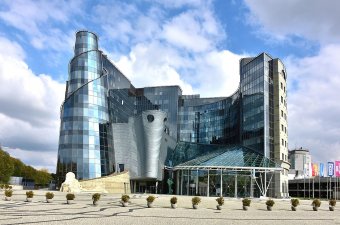 Tiltakozik Kaczynski pártja a lengyel közmédia kiéheztetése ellen – Menesztették a médiumok vezetőit