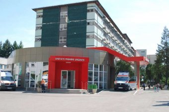 Kórházi liftben rekedt és meghalt egy idős páciens Olt megyében