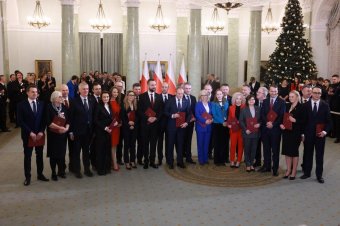 Letette az esküt Tusk kormánya, Kaczynski német ügynöknek nevezte az új kormányfőt