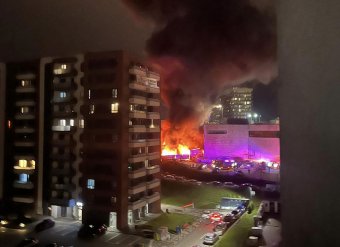 Kiürítették az egyik kolozsvári plázát, miután tűz ütött ki a belső udvaron