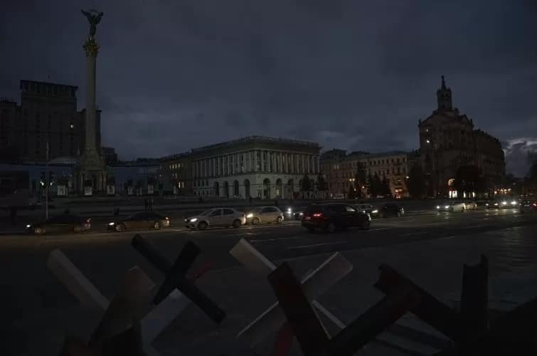 Kijevbe utazik Ferenc pápa békeküldötte, megpróbálja előmozdítani a háború politikai rendezését