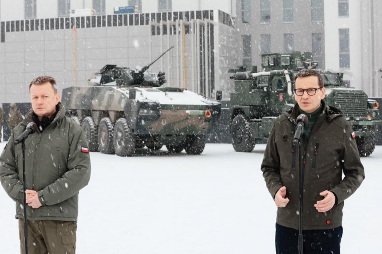 Varsó csak NATO-döntés esetén ad harci repülőket Kijevnek, a lengyel kormányfő kemény orosz offenzívára számít Ukrajnában