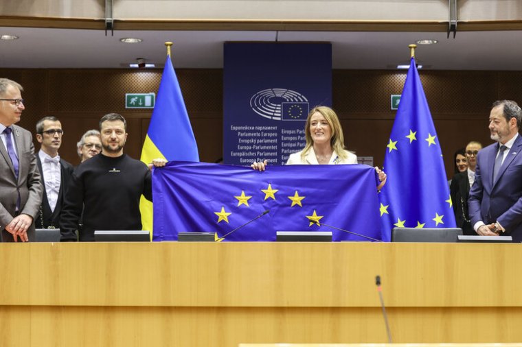 Zelenszkij Brüsszelben: az oroszok ellen harcoló ukránok Európát is védik