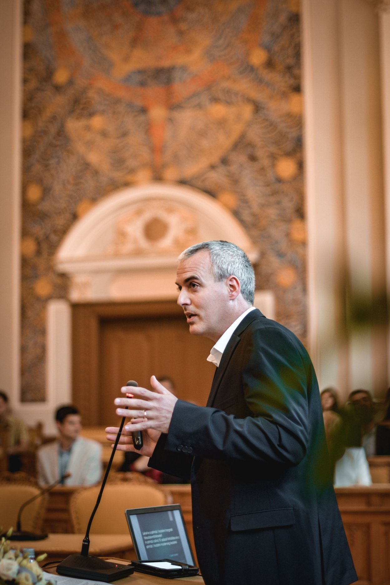 T. Szabó Levente kolozsvári irodalomtörténész klasszikus magyar irodalmat oktat a BBTE bölcsészkarán •  Fotó: T. Szabó Levente/Facebook