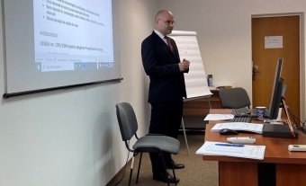 Lemondott a választási hatóság vezetője, miután sógornője törvénytelen kinevezésével gyanúsították meg