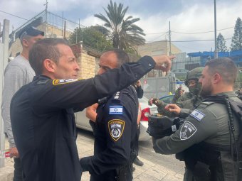 Fegyverviselési engedélyt ad a lakosságnak a zsidó állam, halálbüntetéssel sújthatják a terroristákat