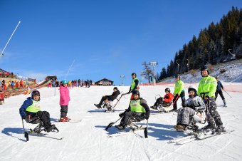 Mozgássérültek sajátíthatják el a lesiklás fortélyait