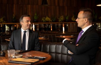 „Szóváltás” Szijjártó Péter magyar külügyminiszter és David Pressman amerikai nagykövet között Ukrajna kapcsán