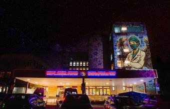 Gondatlanságból elkövetett emberölés miatt vizsgálódik a rendőrség a sürgősségen elhunyt 15 éves lány ügyében