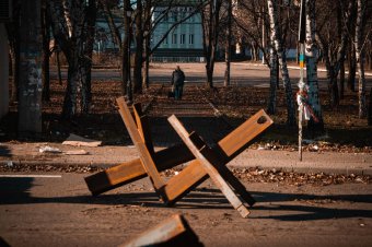 Újabb orosz ostrom indult egy ukrajnai város ellen, a Kreml hisz az orosz védelmi tárca diadaljelentéseinek