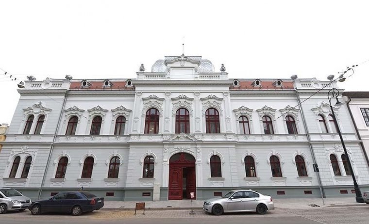 Huszonkét éves hercehurca után kapta vissza a római katolikus egyház a nagyváradi filharmóniának otthont adó épületet