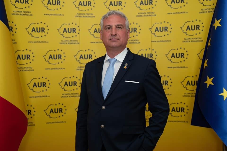 Tiszteletet parancsol. Adrian Cătană szenátor •  Fotó: Facebook/Adrian Cătană