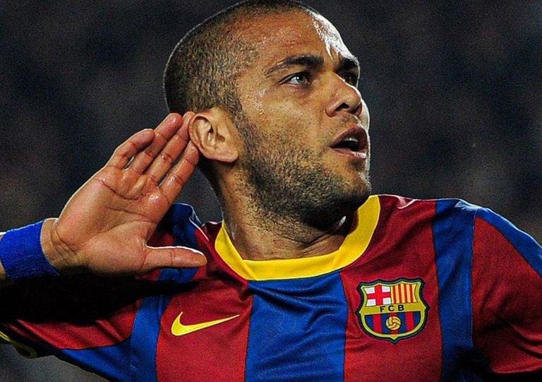 Nem hisz a fülének. Letöltendő szabadságvesztéssel sújtották a Barcelona egykori sztárját •  Fotó: Facebook/GOAL