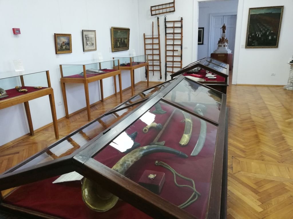 A tárlókban a 13 vértanú személyes tárgyai is láthatók •  Fotó: Pataky Lehel Zsolt