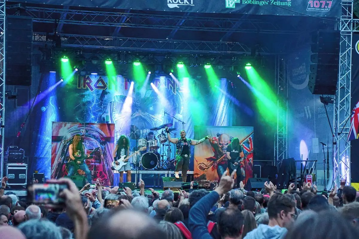 A nagyváradi énekes több bandában is játszik, köztük az Iron Maidnem tribute zenekarban •  Fotó: Jósa Tamás