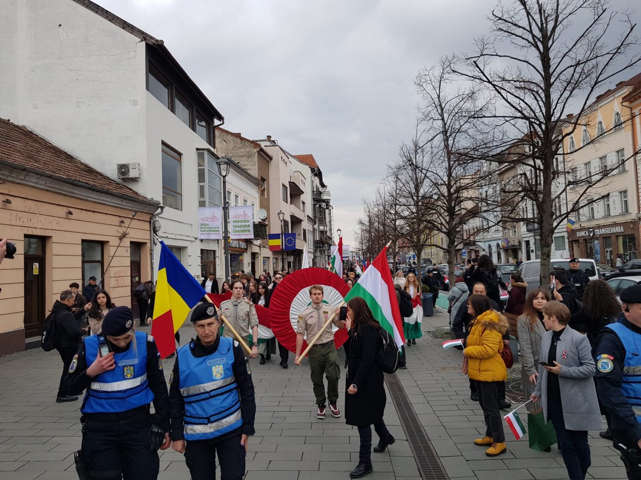 A rendvédelmi szervek nagy erőkkel biztosították a magyarok megemlékezését •  Fotó: Rostás Szabolcs
