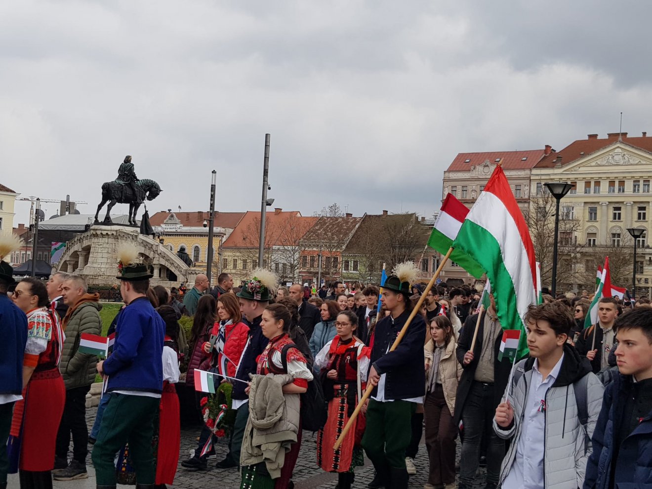 Bevonulás a Főtérre •  Fotó: Rostás Szabolcs