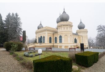 A turisták csak kívülről csodálhatják meg Erdély egyetlen neobizánci stílusú kastélyát, a tudomány szentélye a Bethlen-kastély