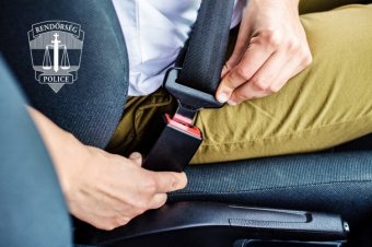 Országszerte ellenőrzik a biztonsági öv és a bukósisak használatát a rendőrök